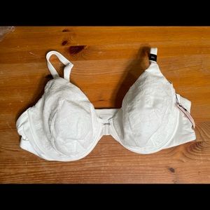 Victoria’s Secret Front Clasp Bra 40C NWT